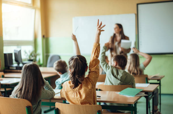 Tiga Siswa Terbaik di Indoneisa Jalan Bersama dengan para junior